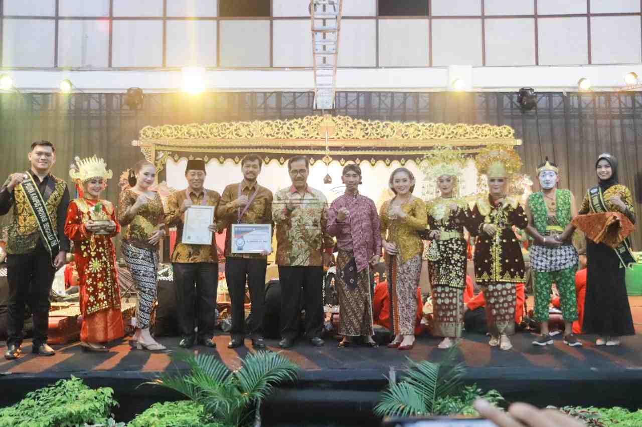 Unihaz bersama Pemprov Bengkulu Gelar Wayang Kulit Semalam Suntuk