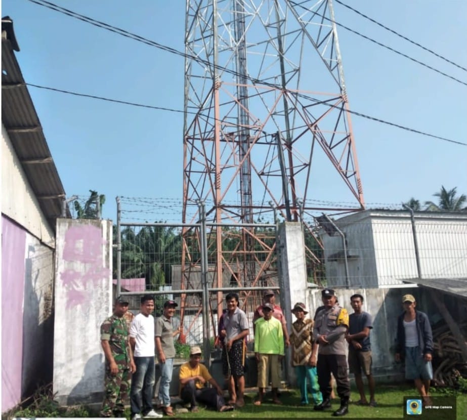 Polisi Kawal Penyegelan Tower Provider oleh Warga Desa Lubuk Gung