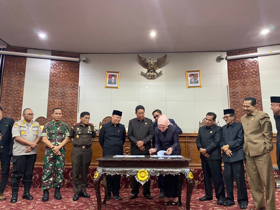 Seluruh Fraksi di DPRD Provinsi Setuju Raperda Pertanggungjawaban Pelaksanaan APBD