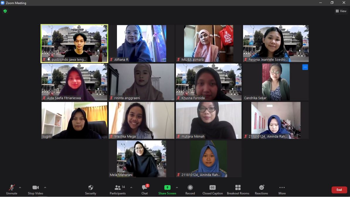 Pelatihan Bahasa Isyarat di Monumen Pers Solo