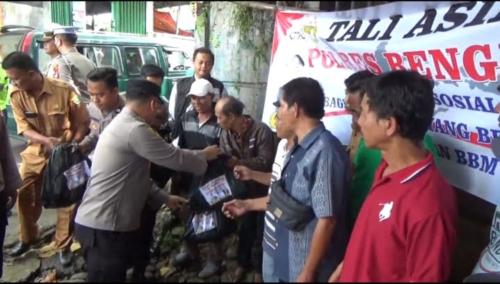 Harga BBM naik, Tukang Ojek dan Sopir Angkot Dapat Bantuan dari Polisi