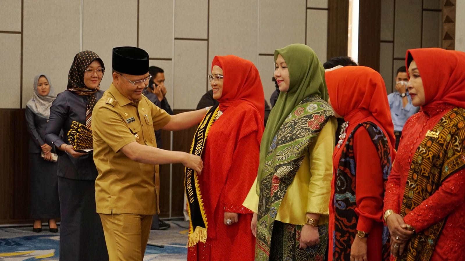 Gubernur Rohidin Kukuhkan Bunda Literasi Bengkulu. mc