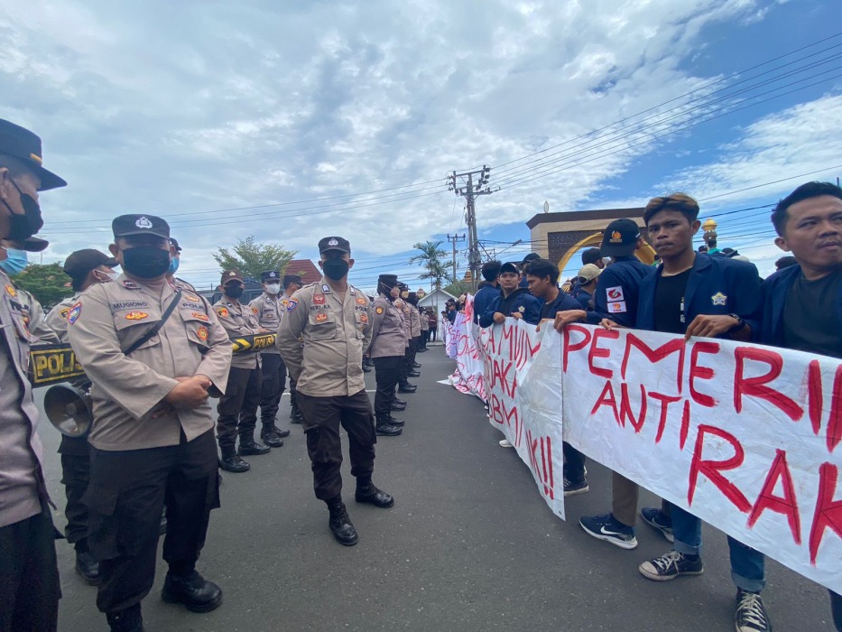 Mahasiswa Tuntut Kapolda dan Ketua DPRD Bengkulu Dicopot