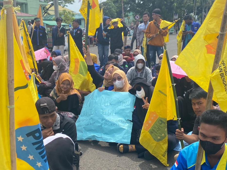 Demo mahasiswa PMII Bengkulu, Kamis (8/09/2022). Foto, Cindy/BN