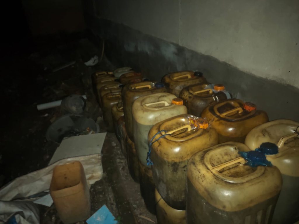 Barang bukti Solar Subsidi yang ditemukan Polsek Putri Hijau, Rabu (14/09/2022) sekira jam 23.00 WIB