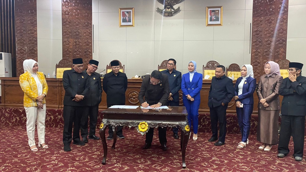 Paripurna Penandatanganan Raperda APBD-P Provinsi Bengkulu