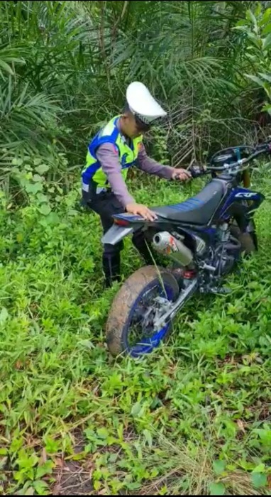 Hindari Razia Polisi, Pelajar Sembunyikan Motor ke Semak-Semak