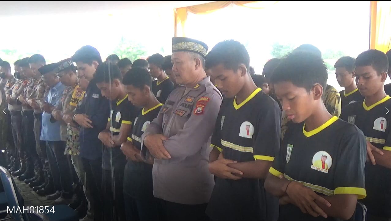 Polres Bengkulu dan Suporter Bola Lakukan Sholat Ghaib untuk Korban di Kanjuruhan