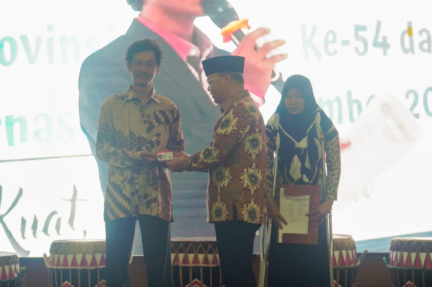 Gubernur Rohidin pada Acara Puncak Peringatan Hari Disabilitas/Hari Disabilitas Indonesia (HDI) Tahun 2022, yang digelar di Balai Raya Semarak Bengkulu, Sabtu (3//112022). MC