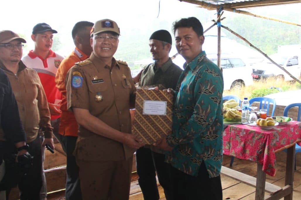 Gubernur Serahkan SK Izin Perhutanan Sosial di Rejang Lebong. MC
