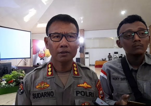 Cuaca Buruk, Wisatawan Diimbau Tak Mandi di Pantai