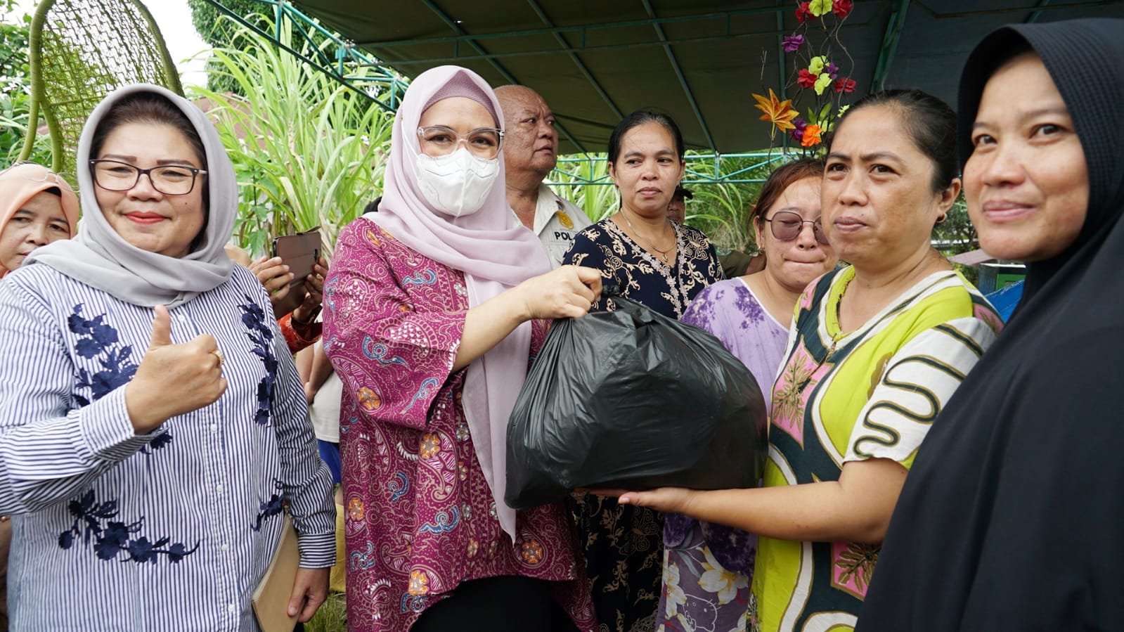 Korban Banjir dan Kebakaran di Bentiring dapat Bantuan dari TP PKK