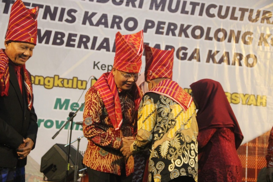Pentas Seni Multicultural Masyarakat Etnis Karo Perkolong Kolong, dalam rangka memeriahkan HUT ke-54 Provinsi Bengkulu, di Gedung Balai Buntar Bengkulu, Rabu (0712) malam. MC
