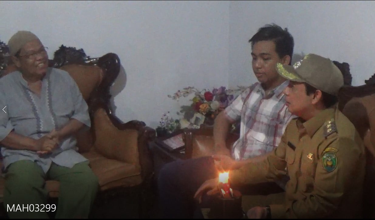 Bukan dari Pacar, Pria Ini Dapat Kejutan Ulang Tahun dari Wakil Walikota