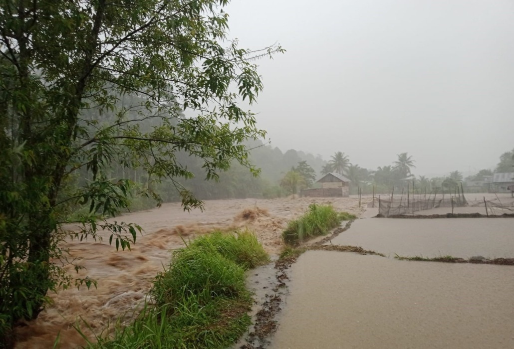 Sungai RIndu Hati yang meluap. Foto, Warga