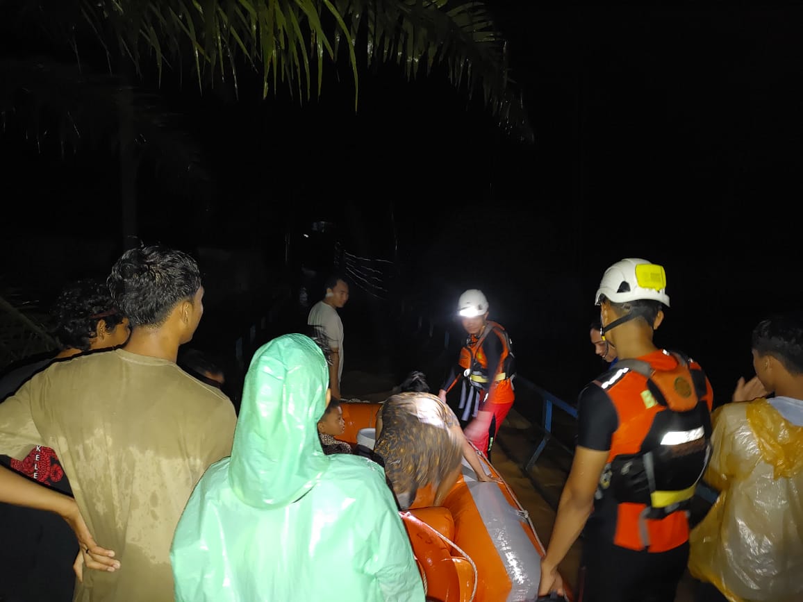 Basarnas Berhasil Evakuasi Warga Terdampak Banjir di Benteng
