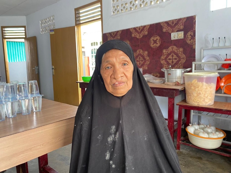 Fokus Membawa Sukses, Cerita Nek Aminah Berjualan Lupis dari Tahun 80an