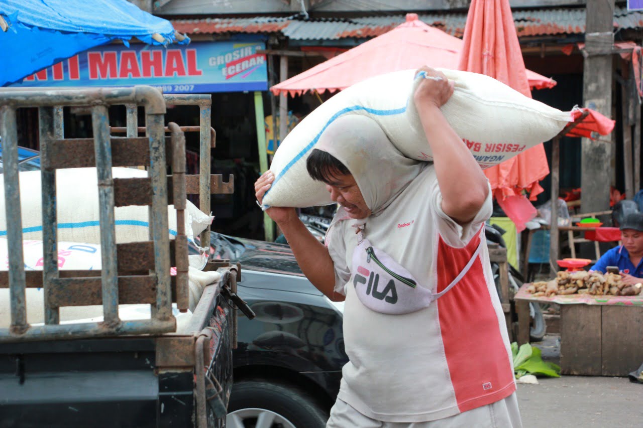 Aktivitas ekonomi di wilayah Pasar Minggu, Kota Bengkulu. Foto, BN