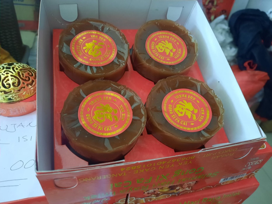 Intip Proses Pembuatan Kue Keranjang Khas Imlek