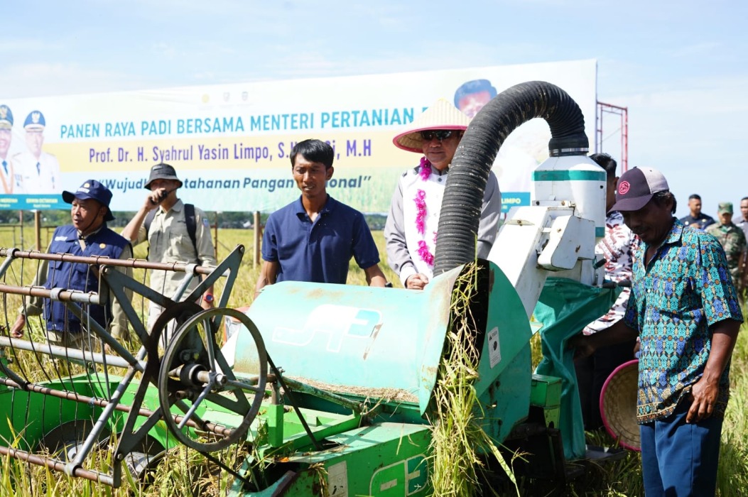 Mentan dan Wagub Panen Raya di Seluma