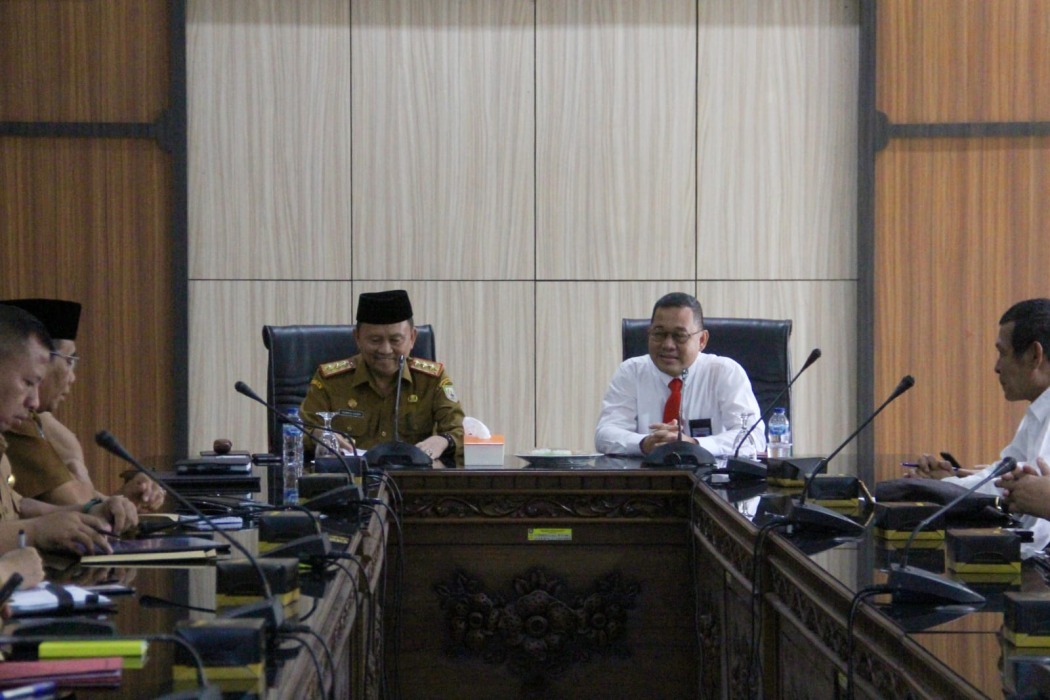 Entry Meeting Evaluasi Perencanaan dan Penganggaran Pemerintah Daerah Tahun 2023, di Ruang Rapat :antai III Kantor Gubernur Bengkulu, Senin (6/2). (Morecka-MC Pemprov Bkl).