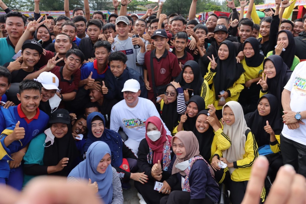 Gubernur Rohidin saat membuka Gebyar SMK, di Sport Center Pantai Panjang Kota Bengkulu. Sabtu (25/2). (Fredy-Dimas, MC Pemprov Bkl).