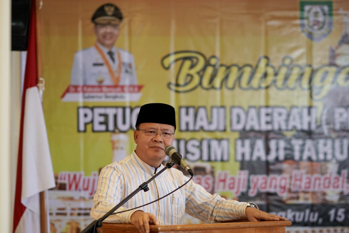 Pesan Gubernur pada Petugas Haji: Jangan Selfie saat Ibadah