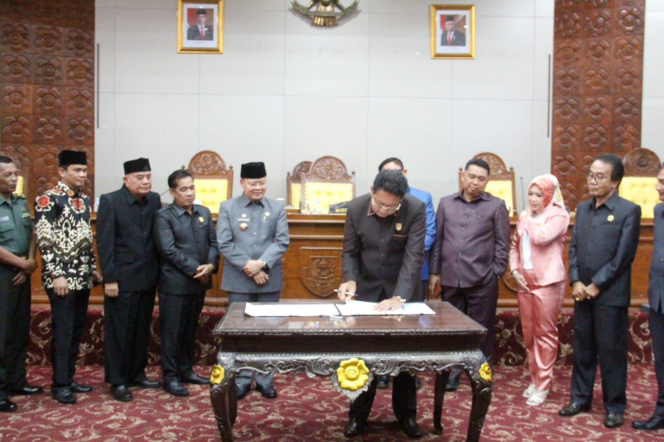 Raperda Pajak Daerah dan Retribusi Daerah Sah Jadi Perda