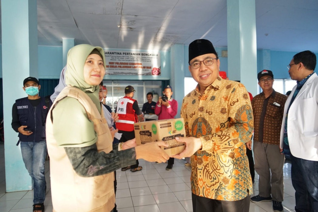Tim Pengabdian Fakultas Kedokteran dan Ilmu Kesehatan Unib Dilepas ke Enggano
