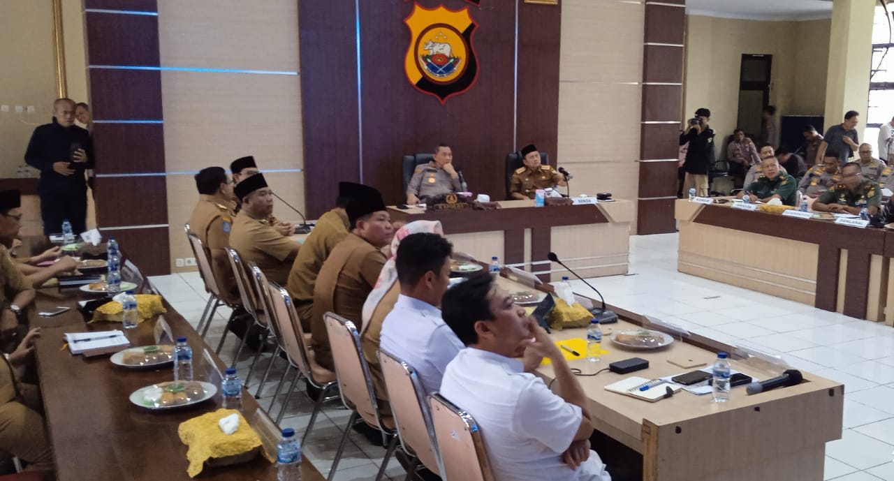 Rapat pembentukan satgas pantai panjang