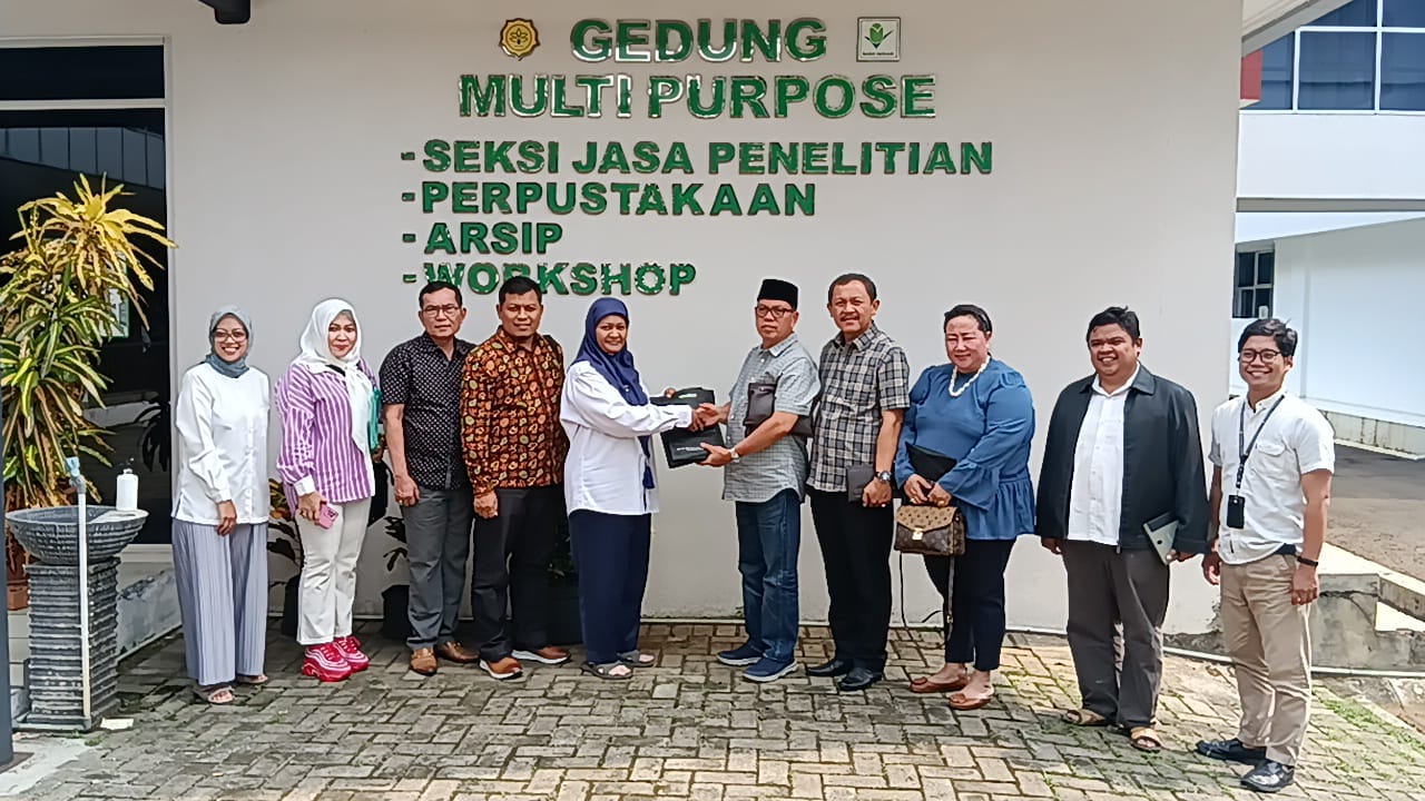 Komisi II saat mengunjungi Balai Penelitian Karet, Bogor.