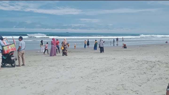 Hati-hati Liburan ke Pantai! BMKG Sebut Gelombang Tinggi Diprediksi Capai 5 Meter