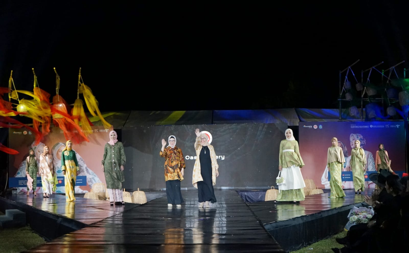 Kain Besurek Tampil di Lombok International Modest Fashion Festival. Dimas