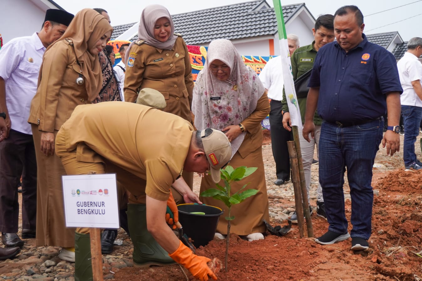 Gubernur Rohidin bersama Forkopimda Tanam 1000 Pohon Buah