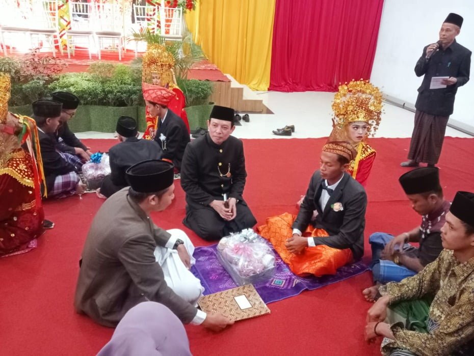 10 Pasang Pengantin Bersanding Dalam Nikah Massal Kota Bengkulu