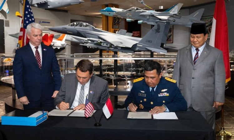 “Penandatanganan MoU komitmen pembelian 24 Unit Pesawat Tempur F-15EX,” tulis Menhan Prabowo dalam unggahan foto di akun Instagramnya @prabowo. Kemenhan
