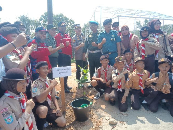 Penanaman Pohon Secara Serentak Dalam Rangka HUT RI Ke-78 Tahun 2023