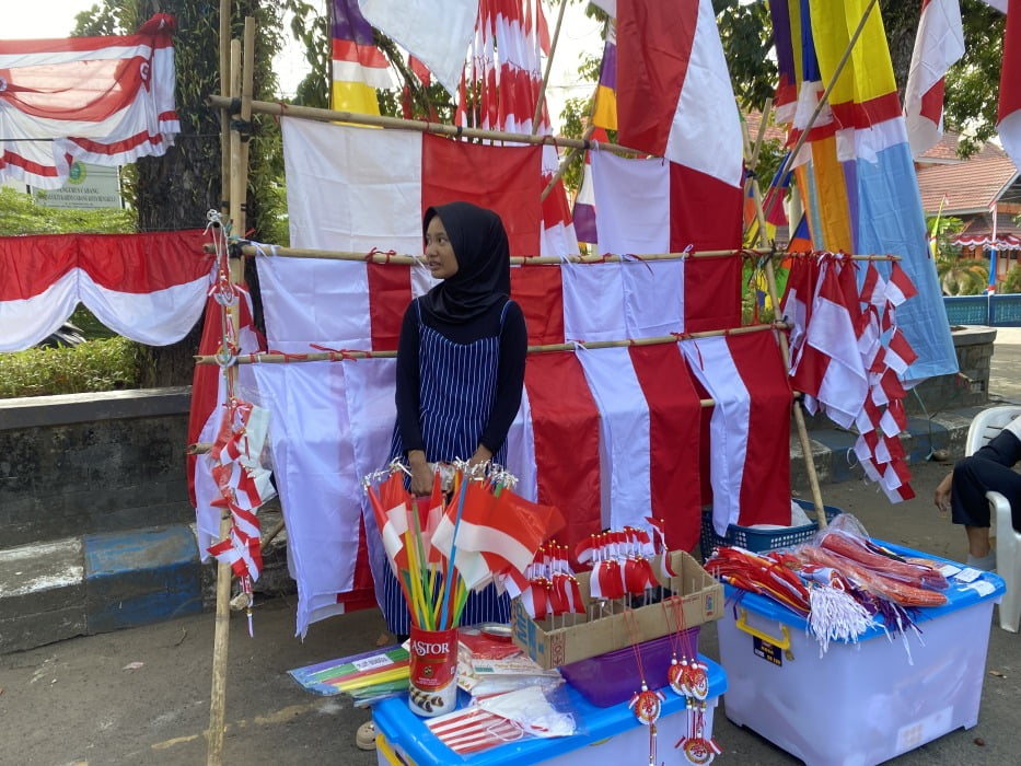 Jelang Hari Kemerdekaan, Pedagang Bendera Bertebaran
