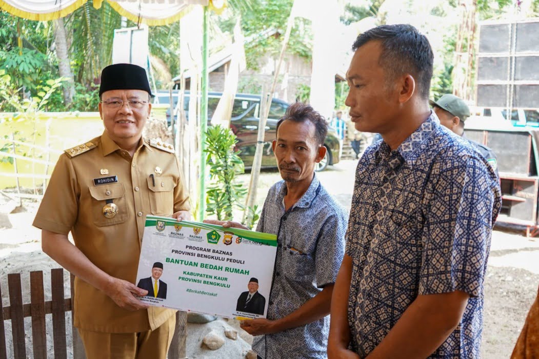 Gubernur Rohidin Imbau Perangkat Desa Gerakkan Gotong Royong