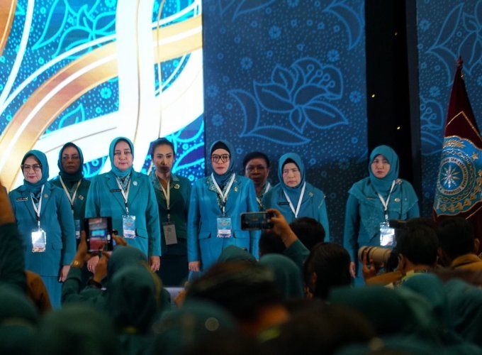 Derta Rohidin Dikukuhkan sebagai Ketua Pembina Posyandu Bengkulu