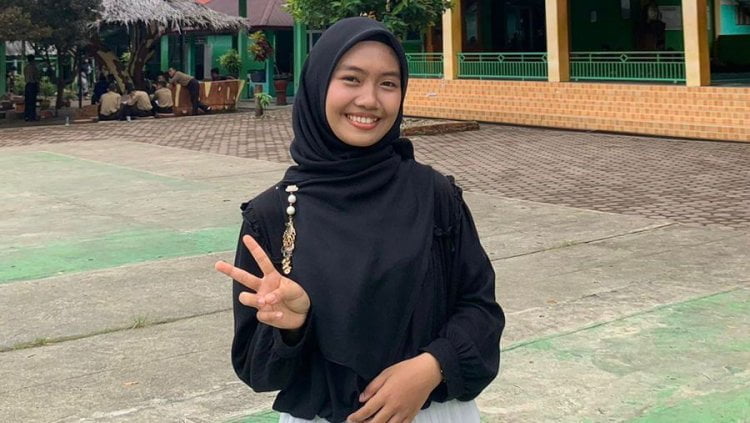 Pemenang juara satu lomba menyanyi solo putri FLS2N Provinsi Bengkulu, Latifha Tria Nurjana. Foto, dok/BN.