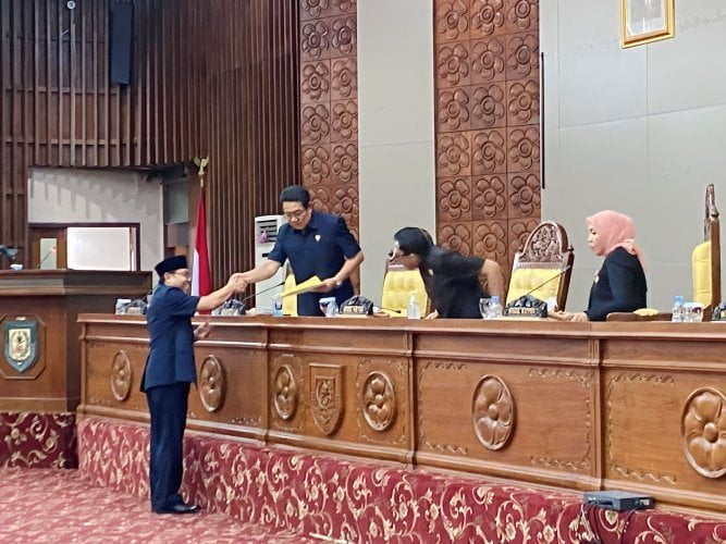 DPRD Provinsi Bengkulu rapat Paripurna  jawaban gubernur terhadap pandangan umum fraksi atas Rancangan Peraturan Daerah Tentang Perubahan Anggaran Pendapatan dan Belanja Daerah Tahun Anggaran 2023. Foto, Cindy/BN.
