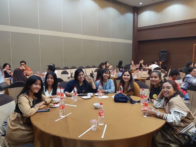 Mengenal Istilah ‘The Strawberry Generation’ Sebutan Bagi Gen Z yang Lembek?
