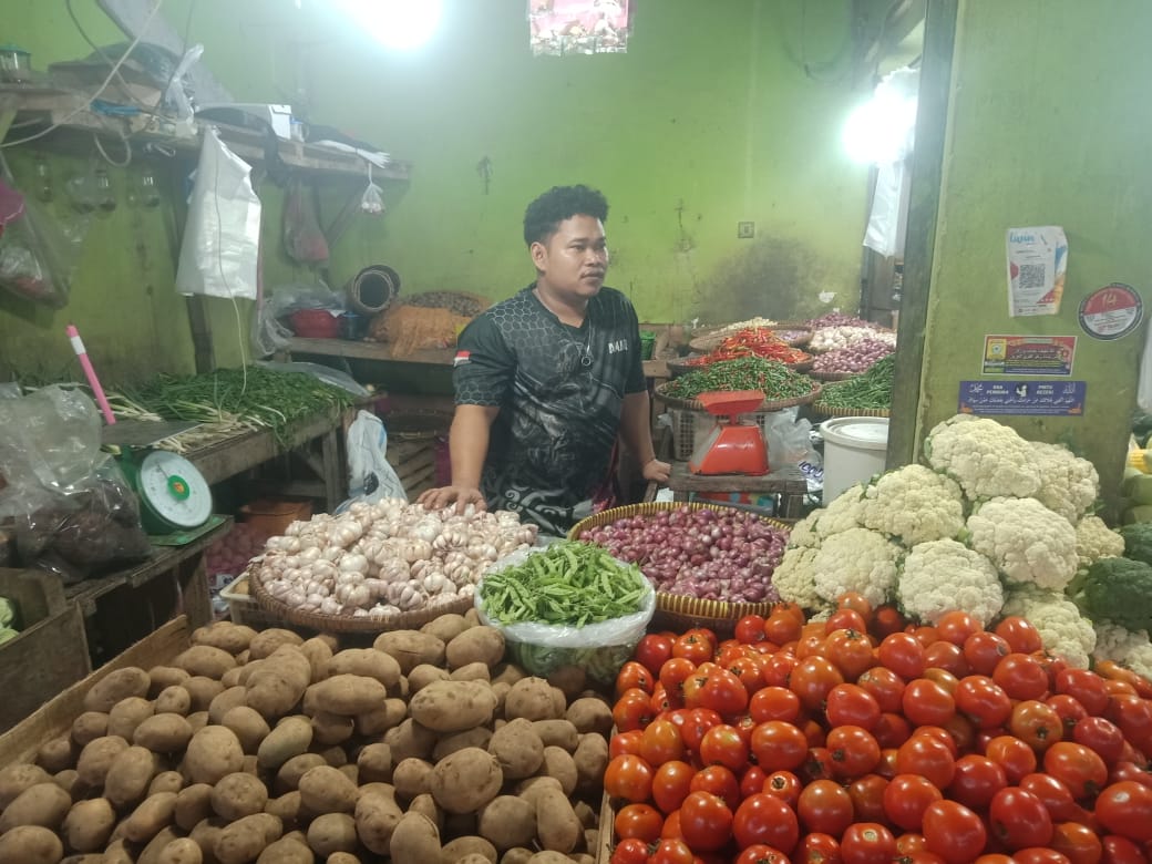 Harga Kebutuhan Pokok Menurun, Tapi Pembeli Tetap Sepi