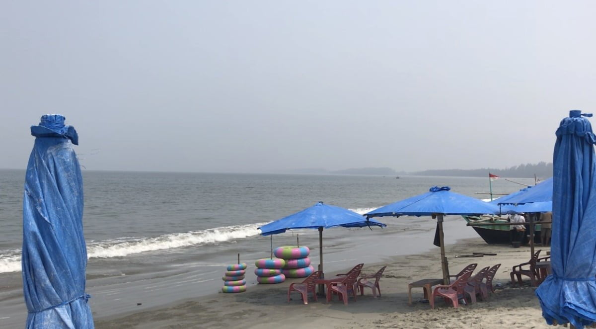 Penyedia Jasa Pelampung Pantai Jakat Sebut Ada Wilayah yang Dilarang untuk Berenang