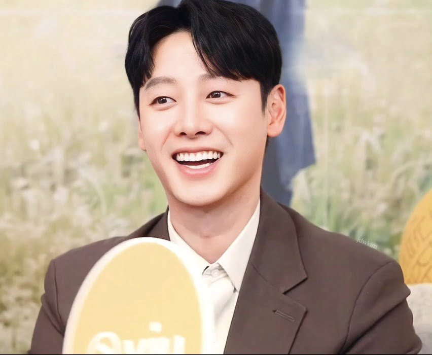 Mengenal Kim Dong Wook “Not Very Strong But Charming Violent Crimes Unit”