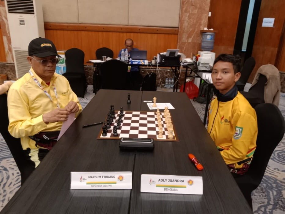 Adly, Atlet Catur Persiapkan Diri Sebelum Playoff di Bandung