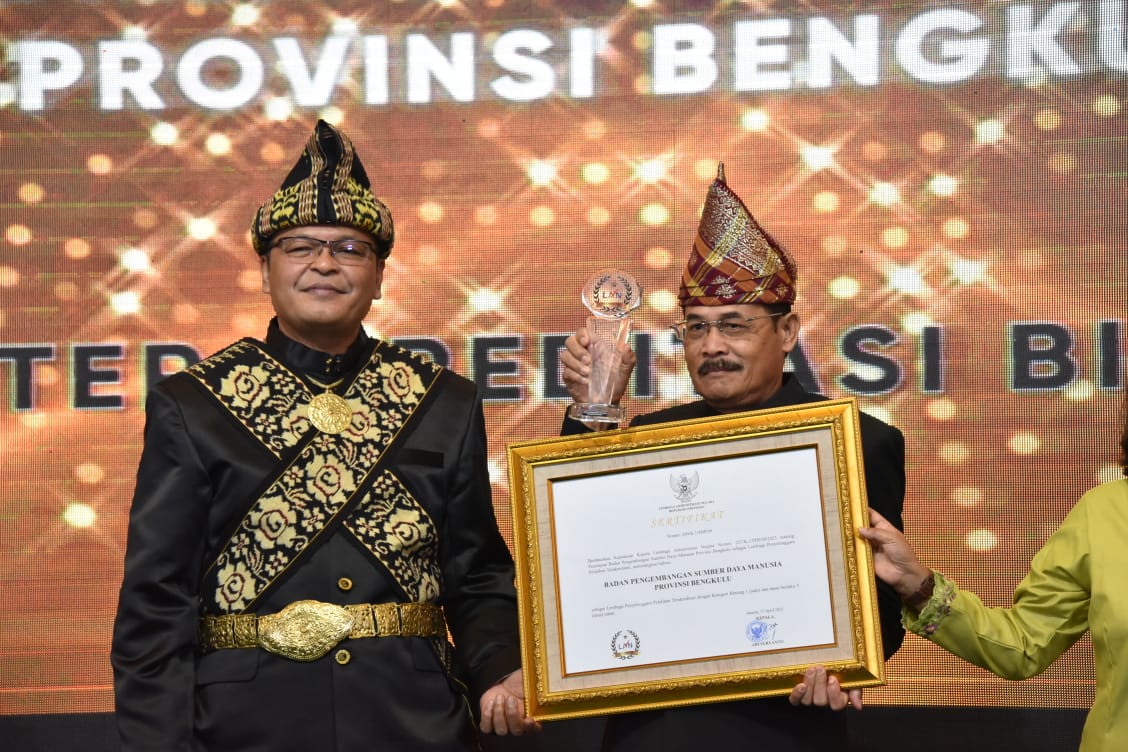Pemprov Bengkulu Terima 2 Sertifikat Kelembagaan dari LAN RI