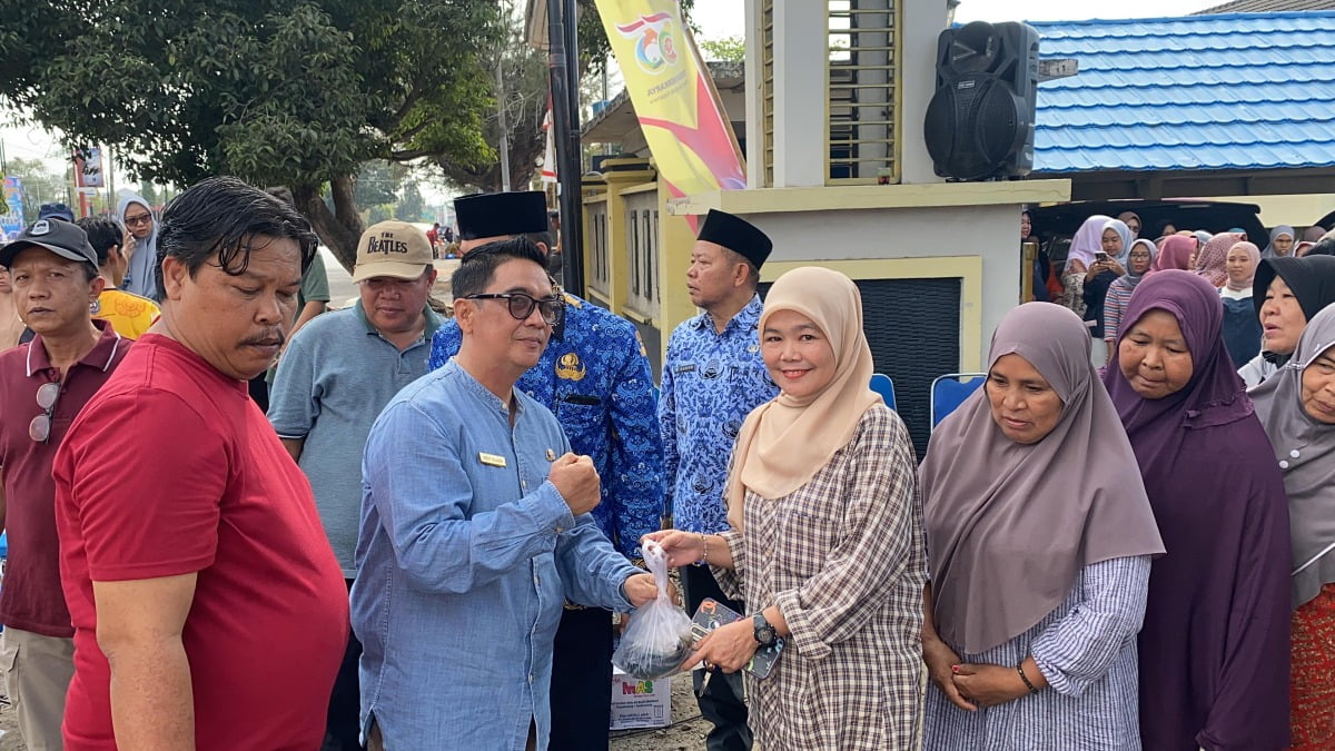 Dinas Kelautan dan Perikanan Provinsi Bengkulu Bagikan Ikan Gratis