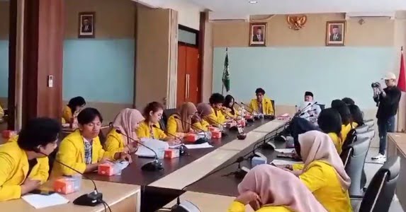 Mahasiswa Unived saat beraudiensi bersama Dempo Xler